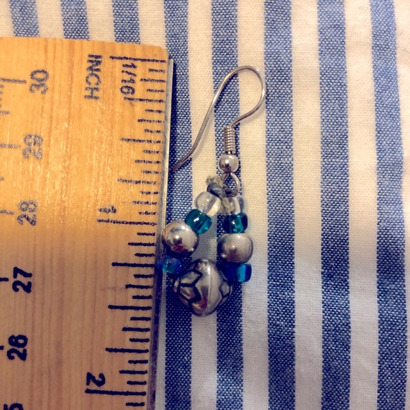 Dangling earrings. - Picture 2 of 8